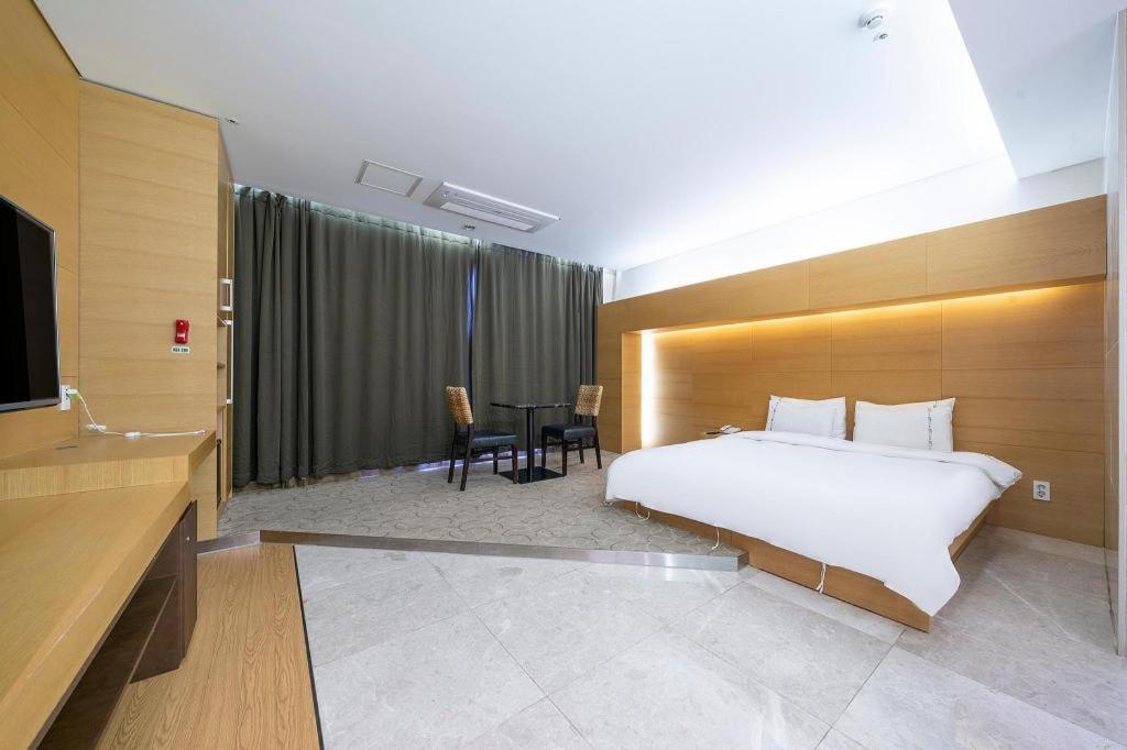 Business Design Hotel Luv Incheon Buitenkant foto