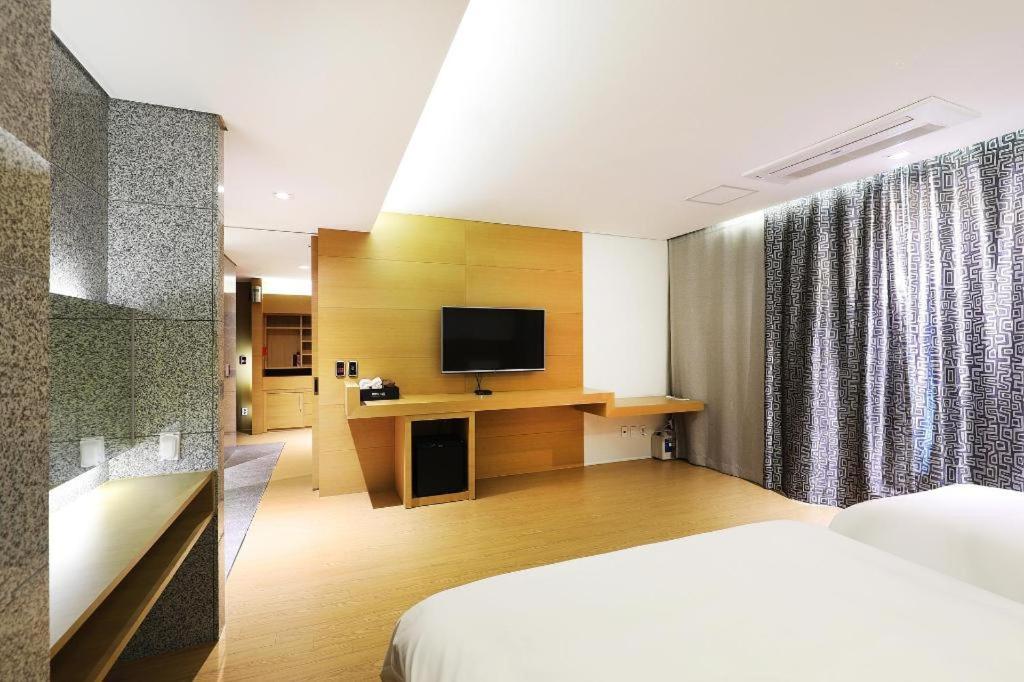 Business Design Hotel Luv Incheon Buitenkant foto
