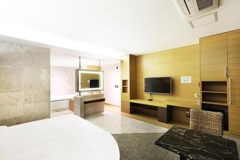 Business Design Hotel Luv Incheon Buitenkant foto