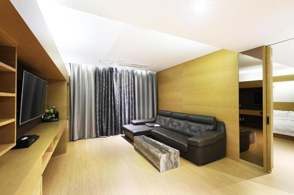Business Design Hotel Luv Incheon Buitenkant foto
