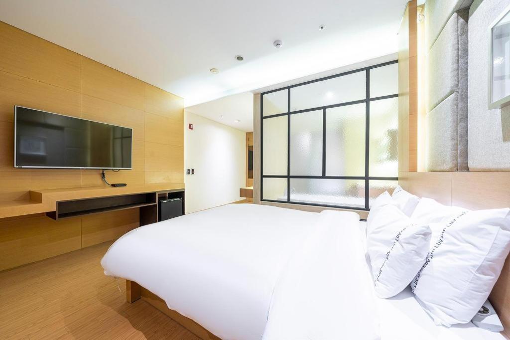 Business Design Hotel Luv Incheon Buitenkant foto