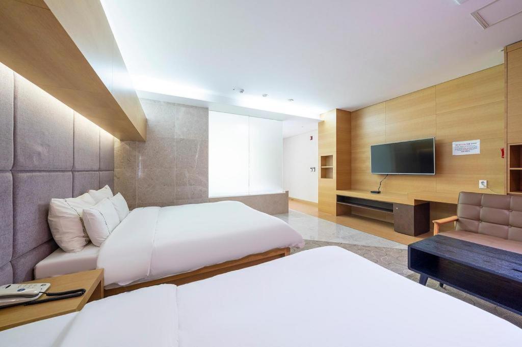Business Design Hotel Luv Incheon Buitenkant foto