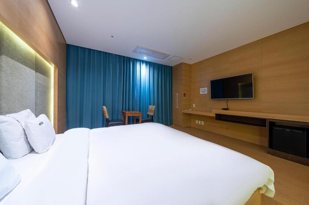 Business Design Hotel Luv Incheon Buitenkant foto