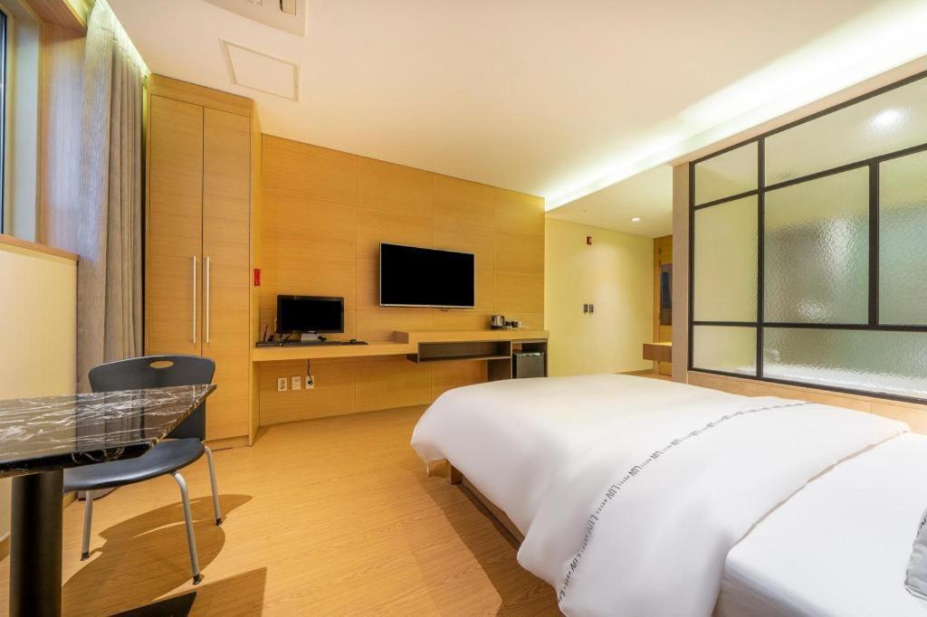Business Design Hotel Luv Incheon Buitenkant foto